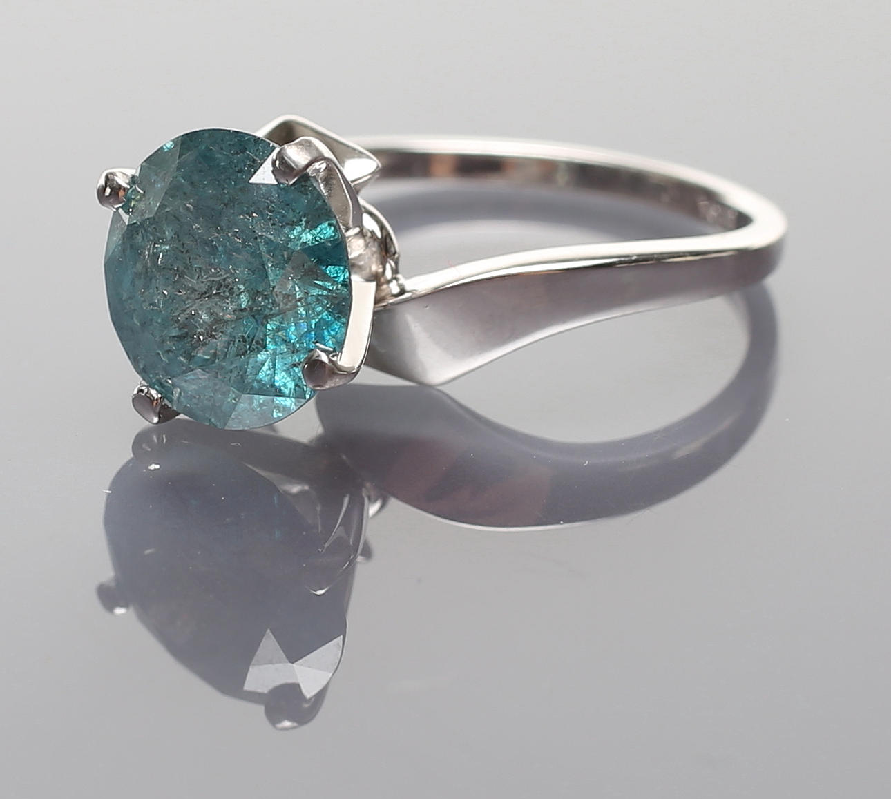 DIAMANT SOLITAIRE RING.