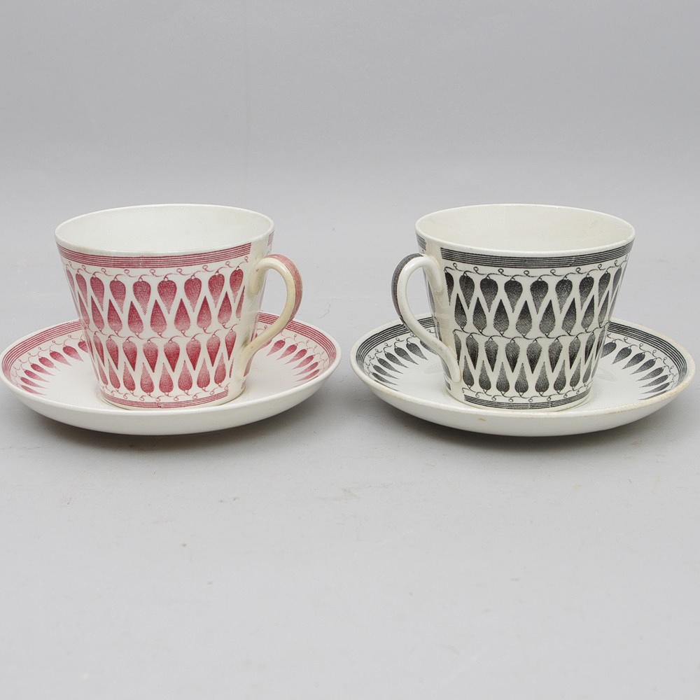 2 TEKOPPAR MED FAT, "Lillemor", Arthur Percy.