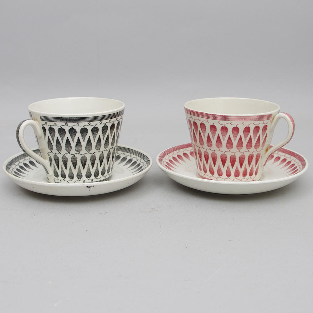 2 TEKOPPAR MED FAT, "Lillemor", Arthur Percy.