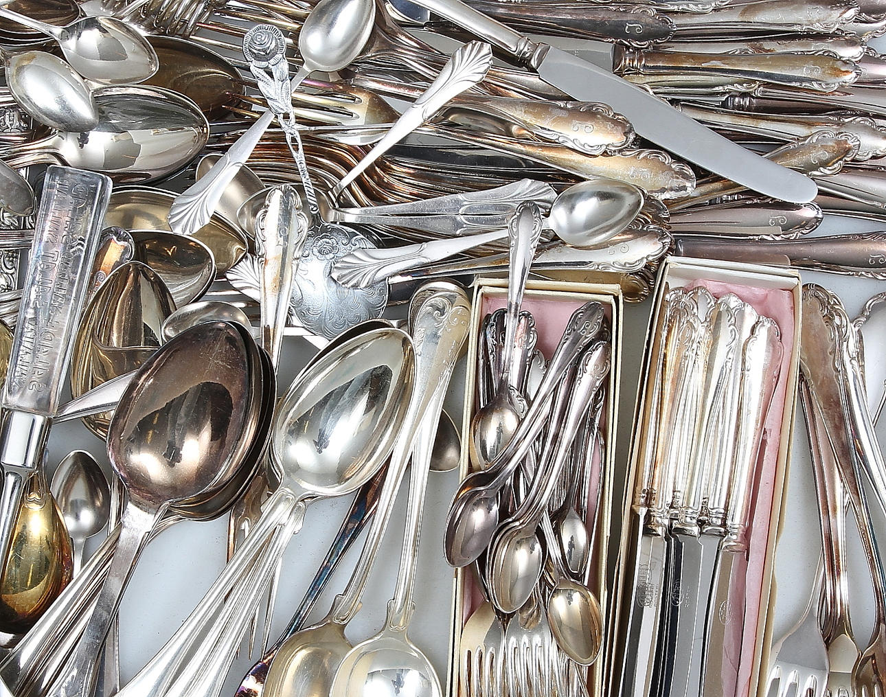 NYSILVERFÖREMÅL, bl.a. bestickuppsättning "Haga".