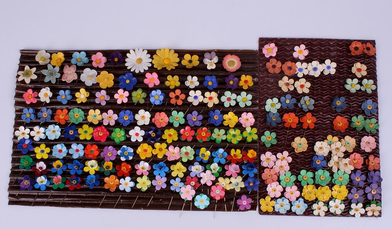 MAJBLOMMESAMLING, 1908-2011.