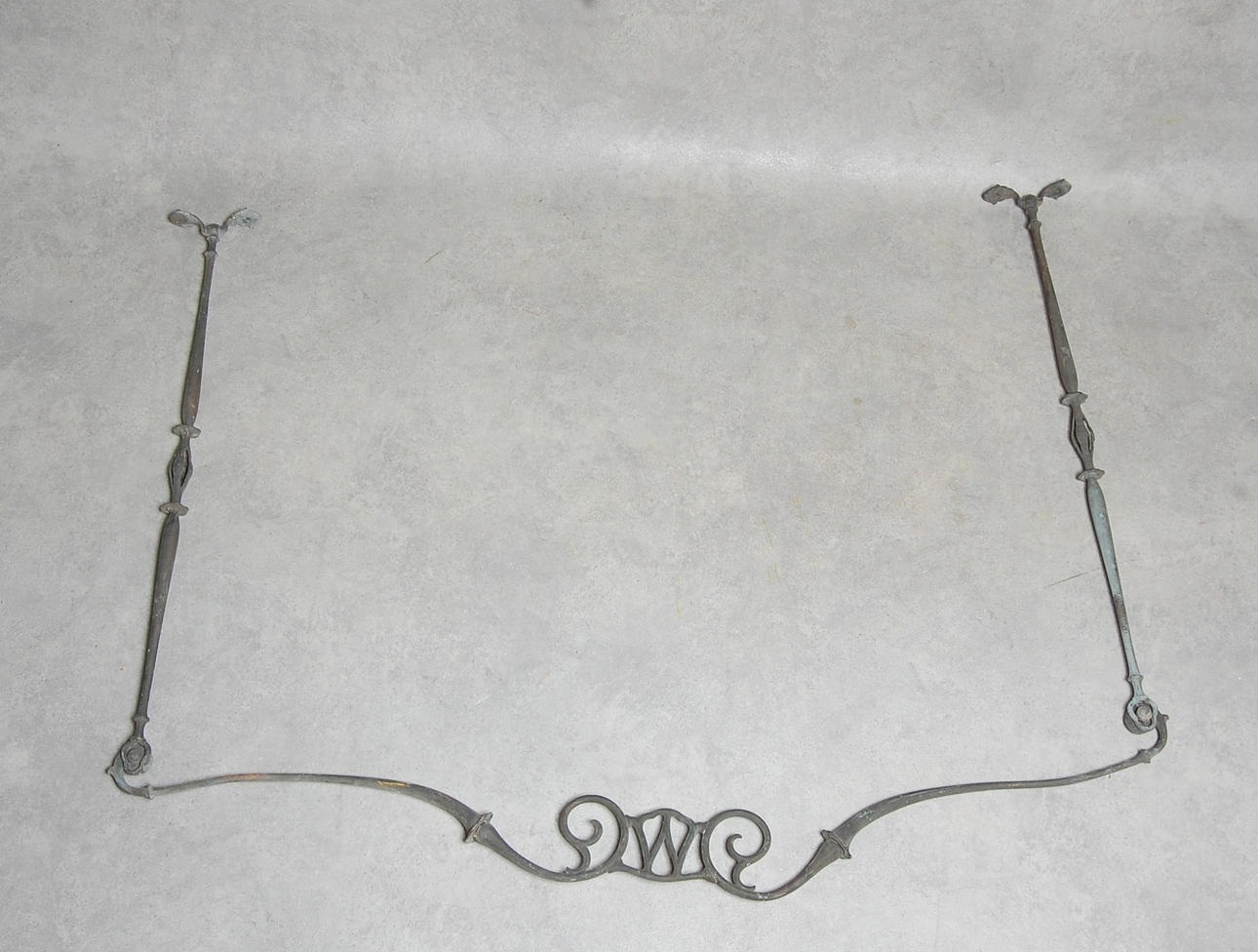 PORTÖVERSTYCKE, Med monogram " W " enligt uppgift proveniens Häckeberga slott.