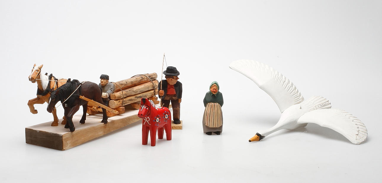 FIGURER, 5 st, snidat trä bl.a. Sven Nordin.