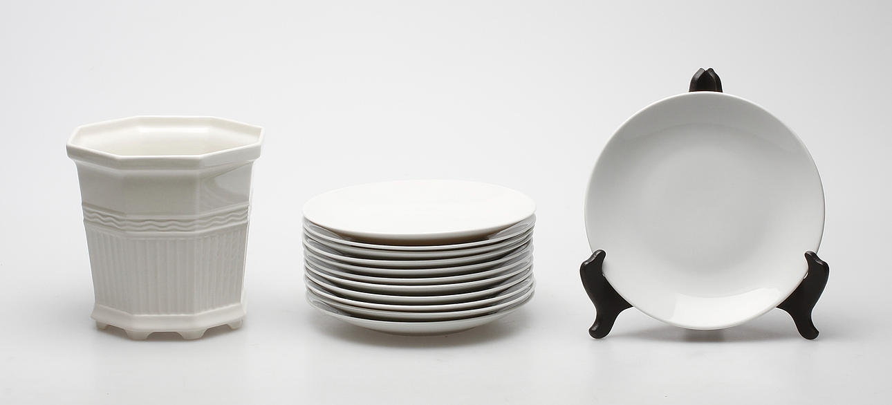 YTTERFODER, porslin, Prins Eugen, Waldemarsudde, Gustafsberg och ASSIETTER, 12 st, "Blanca", Rörstrand.