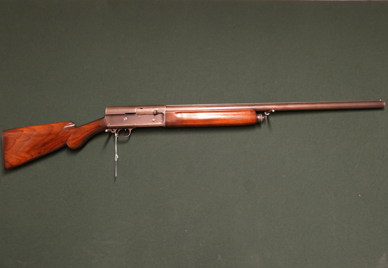 REMINGTON. halvautomatisk kal. 12 145361.
