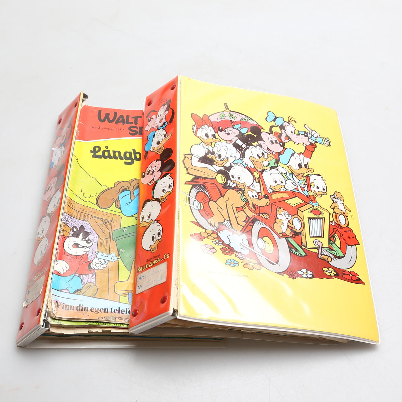 SERIETIDNINGAR i pärmar, 2 st, 1970-tal.