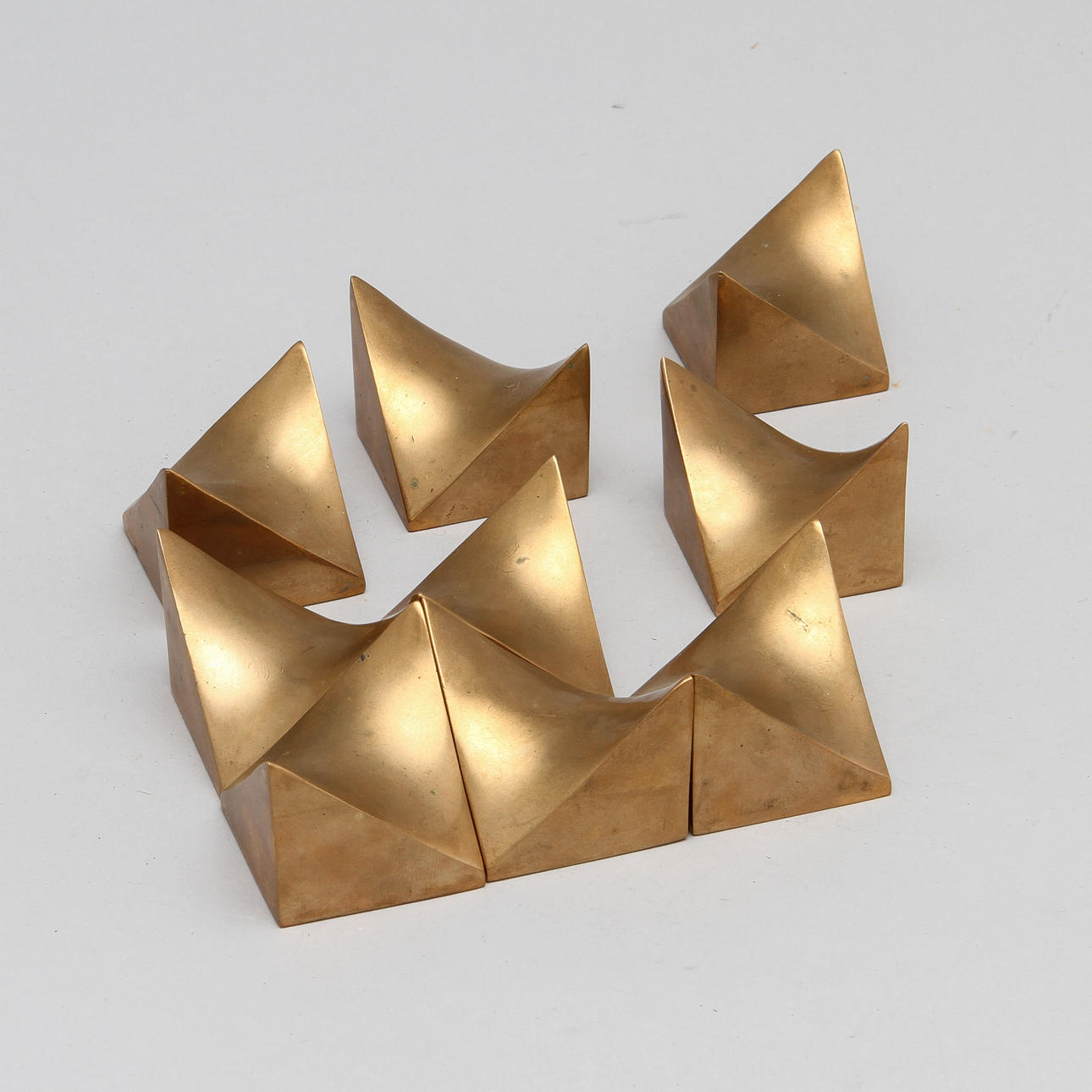 BECK & JUNG. Skulptur, mässing, "Girocubes", signerad och numrerad 23/30.