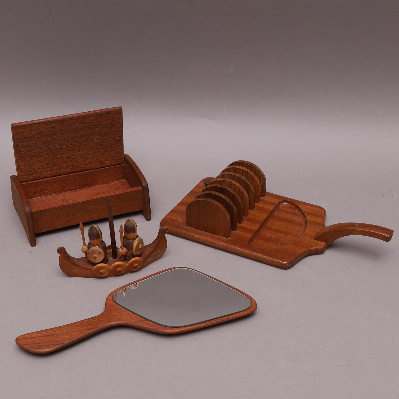 Erä TEAK, 5 osaa, mm. leipäteline.