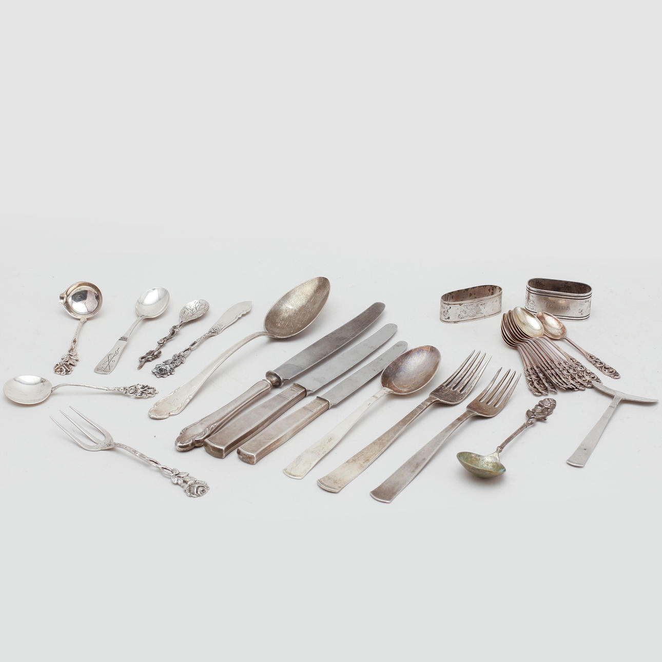 PLATA, peso aproximado 625 gramos.