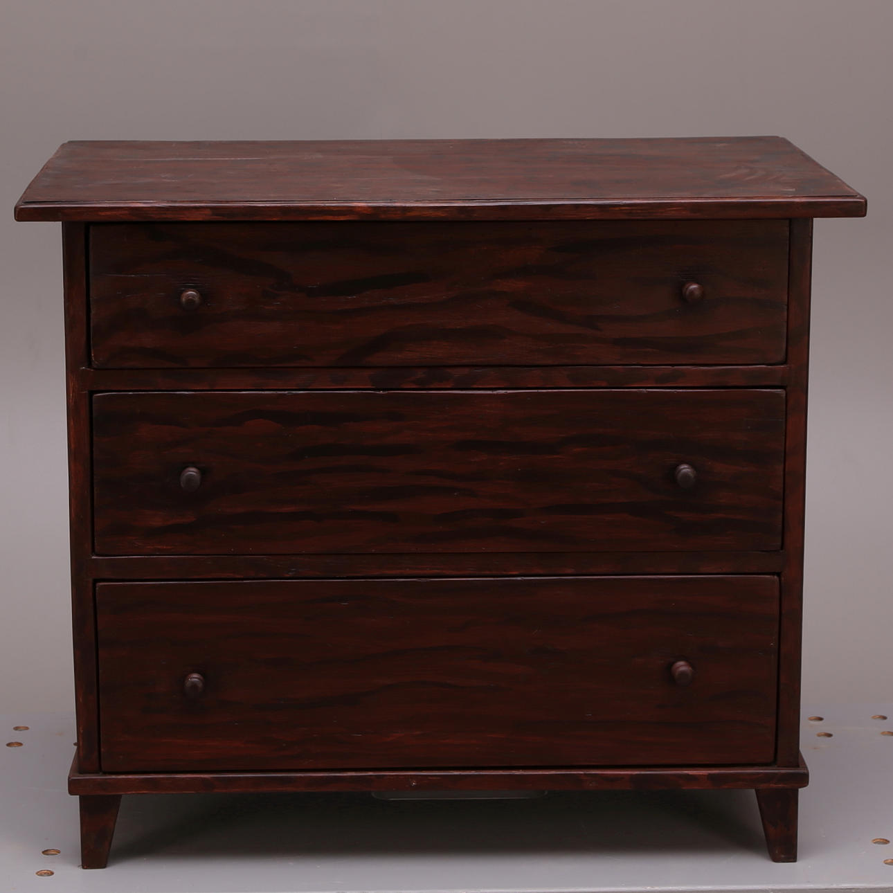 BYRÅ, 3 lådig, bemålad furu, 1800-tal.