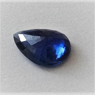 CEYLON SAPPHIRE i bästa medium safirblå.