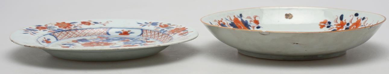 TALLRIK OCH SKÅLFAT, 2 delar, porslin, Imari, troligen Kina, 1800-tal.