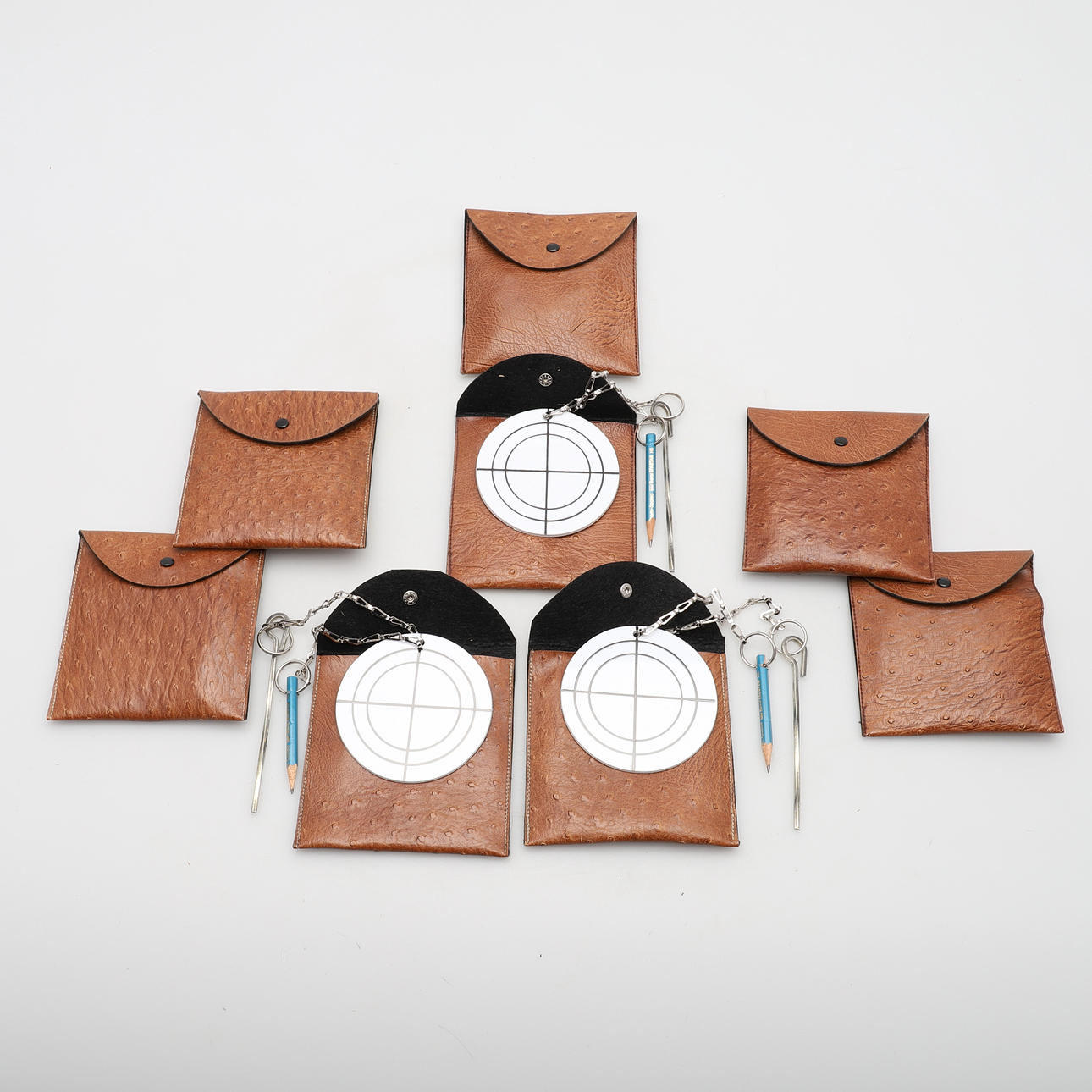 SKYTTETAVLOR, åtta stycken, vintage, i originalläderfodral.