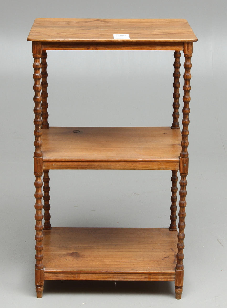 TIDNINGSBORD, omkring 1900.