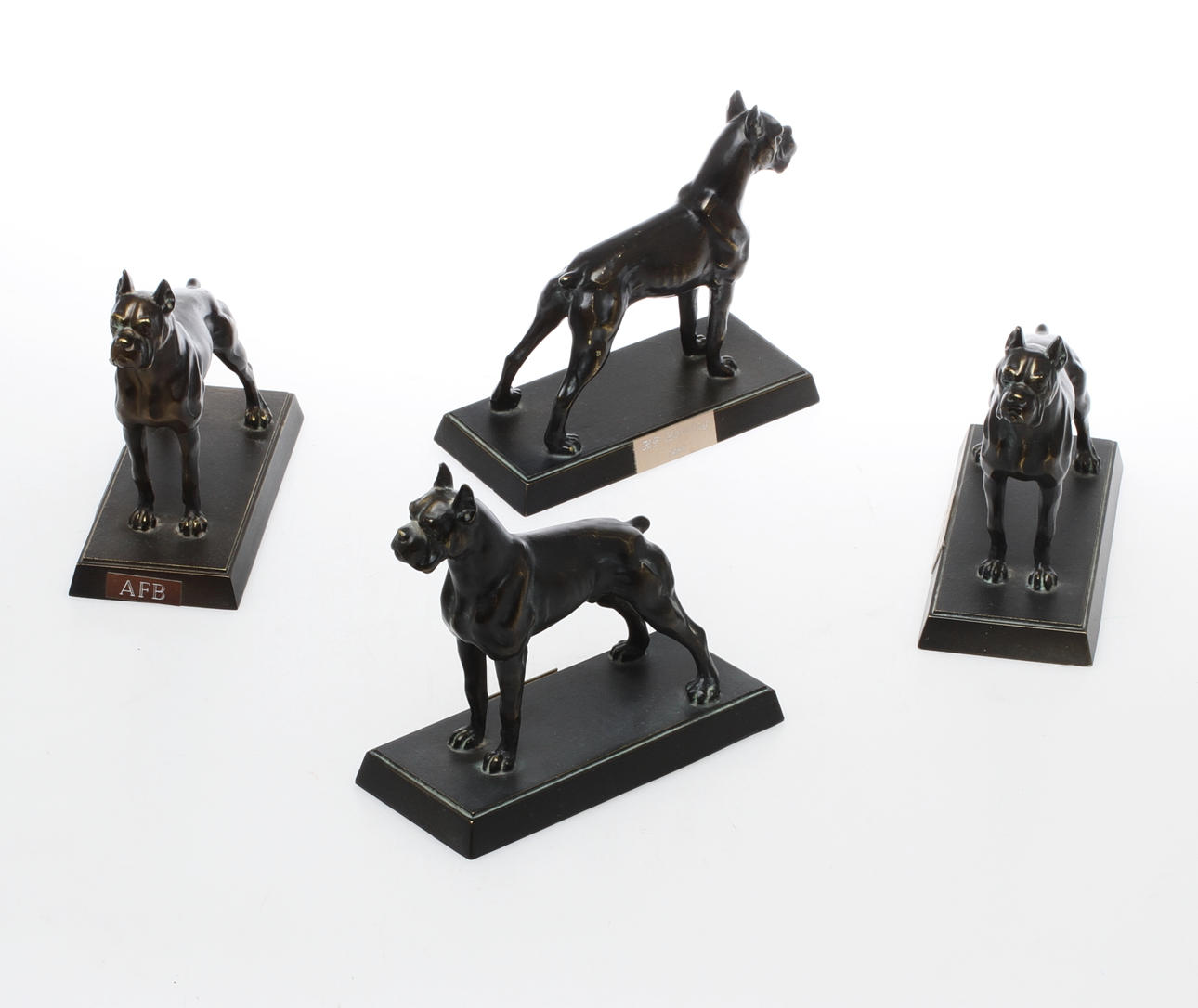 PRISSTATYETTER, 4 st, i form av hundar, 1980-tal.