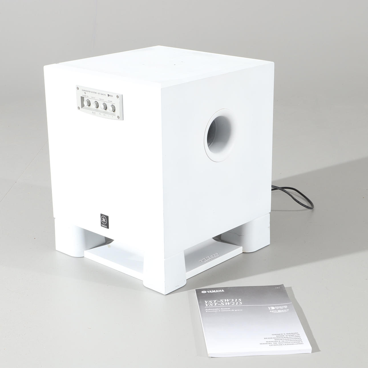 Yamaha subwoofer system YST-SW215.