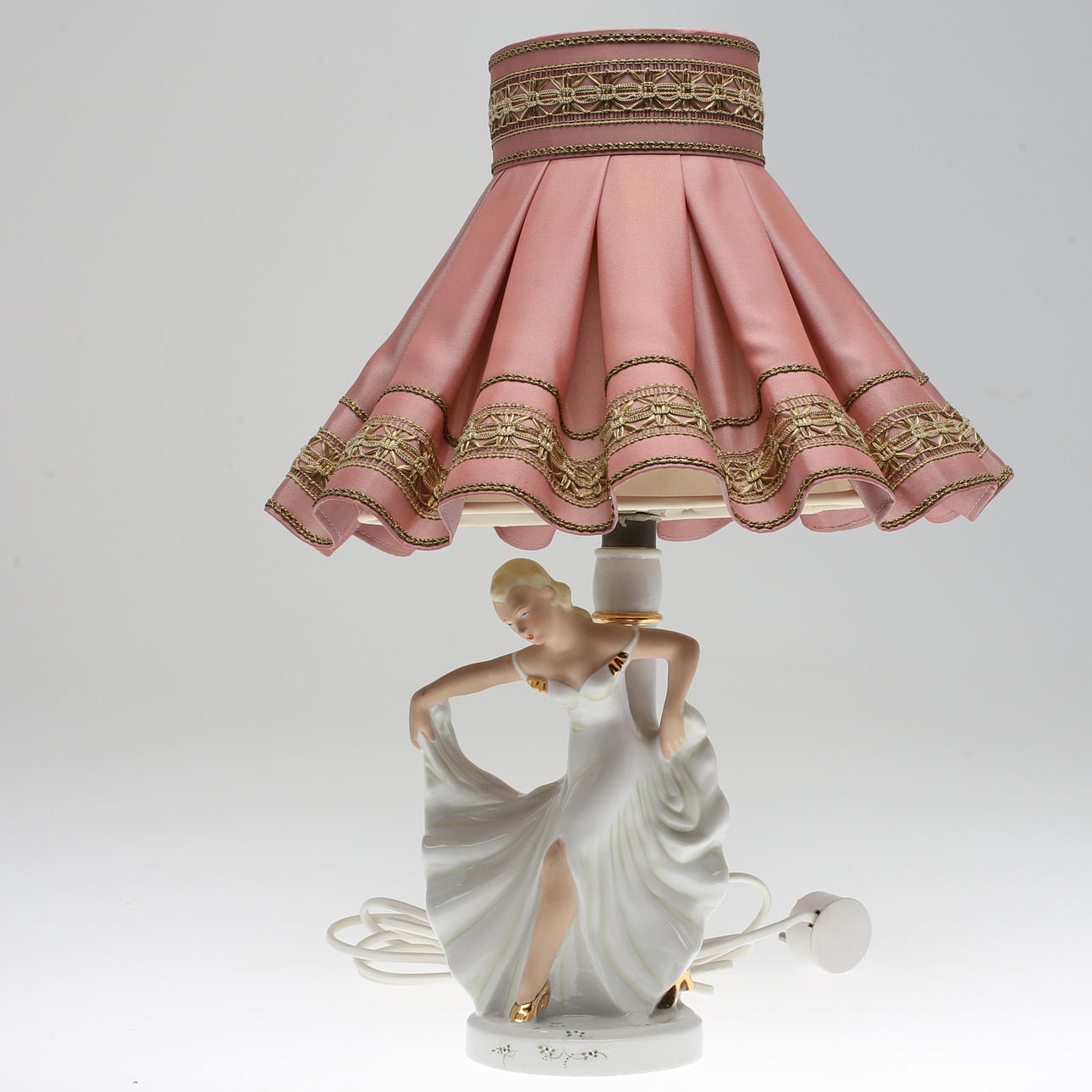 FIGURINBORDSLAMPA i porslin, 1950/60-tal.