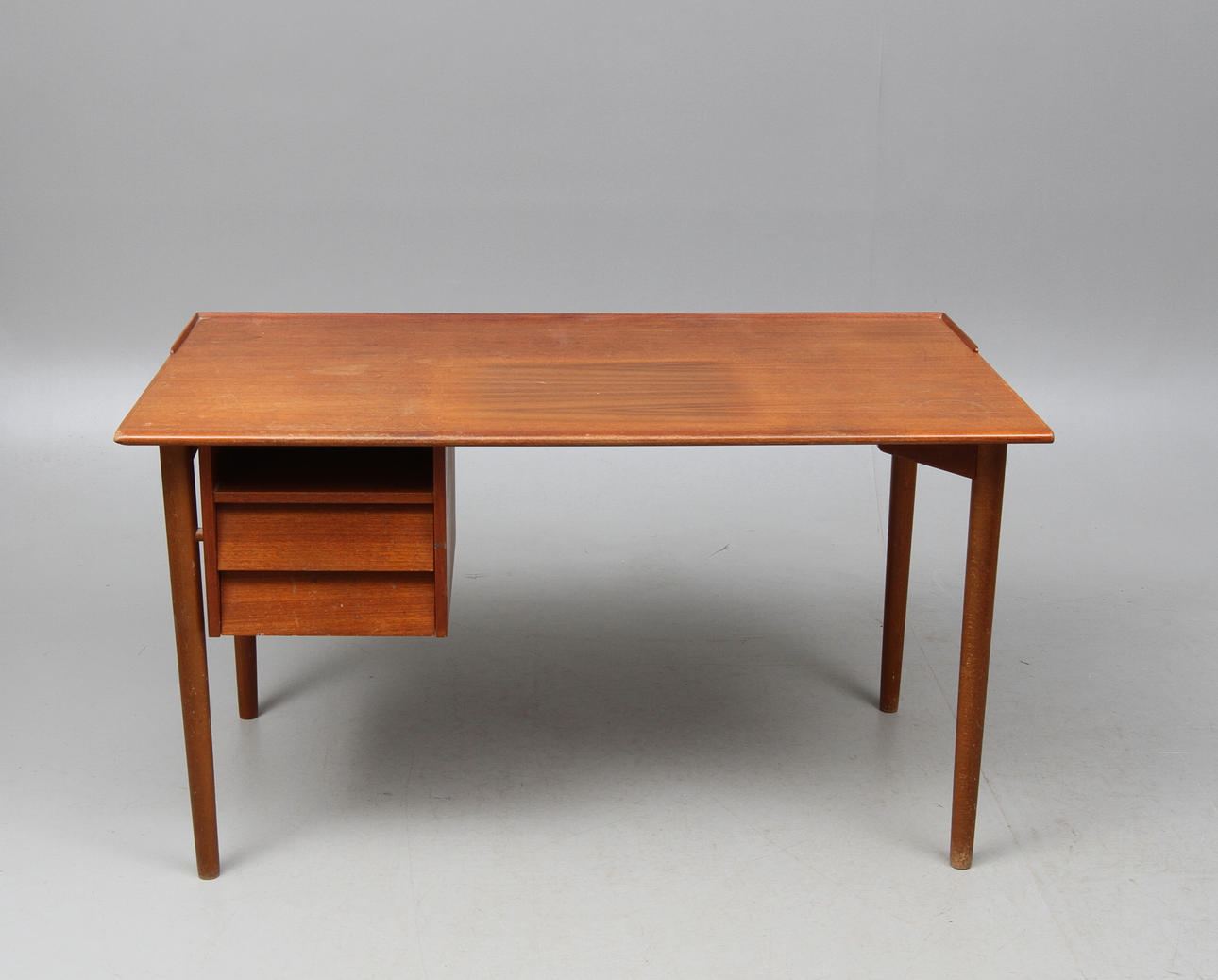 SKRIVBORD, teakfaner, 1950/60-tal.