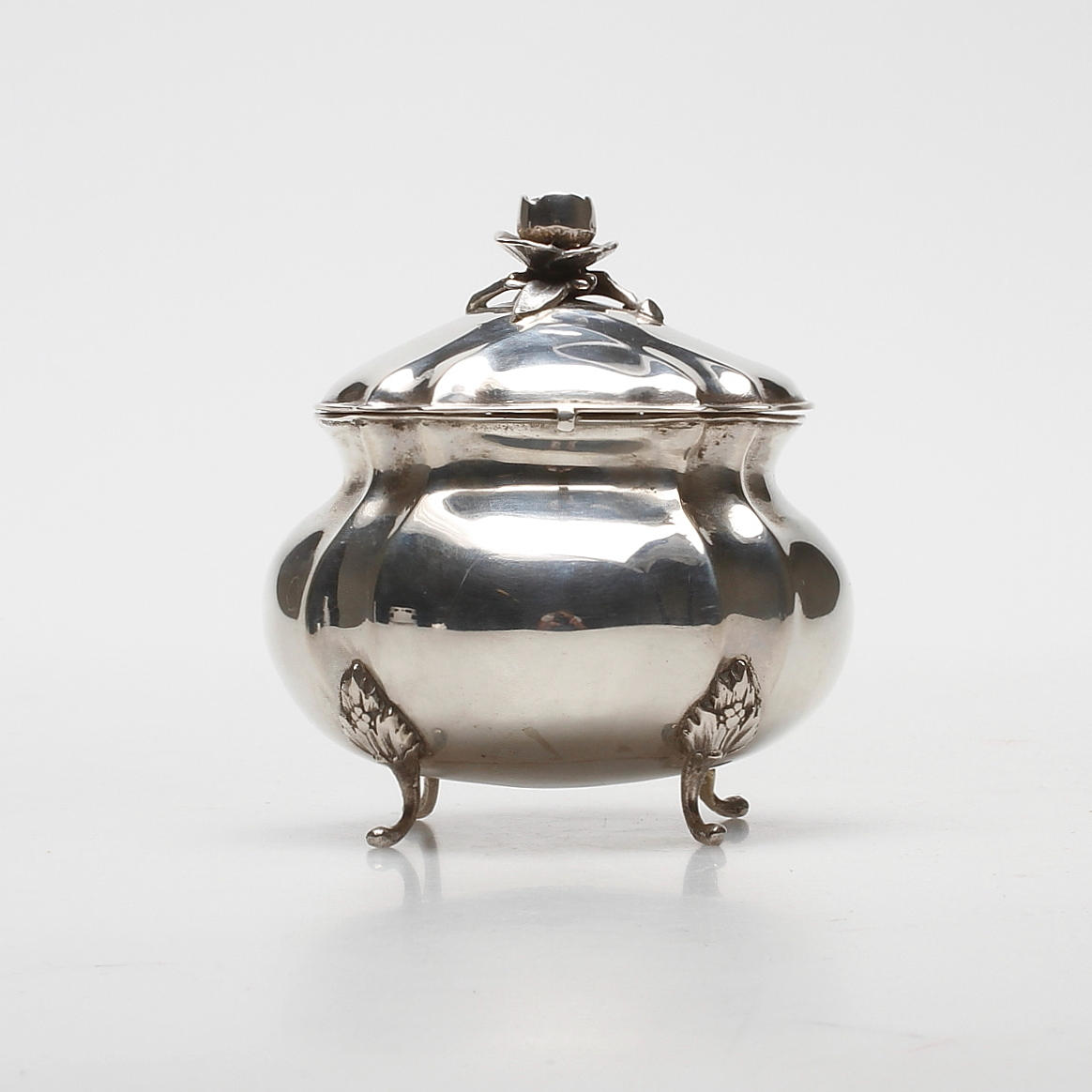 SOCKERSKRIN, silver, rokokostil, Stockholm 1963, vikt ca. 202,7 gram.