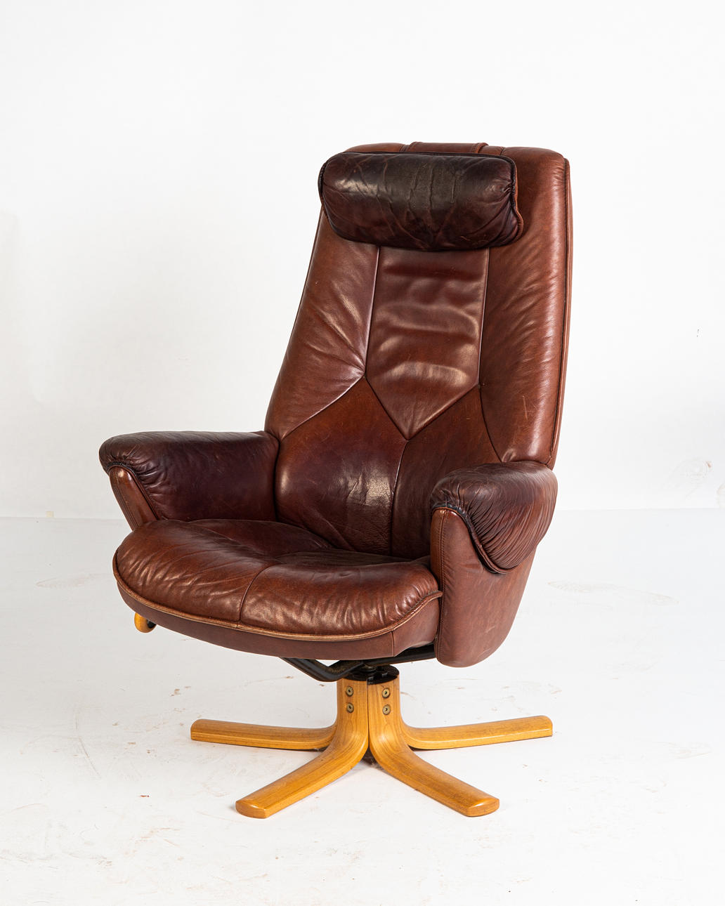 Fåtölj/Lounge stol, trä, läder.