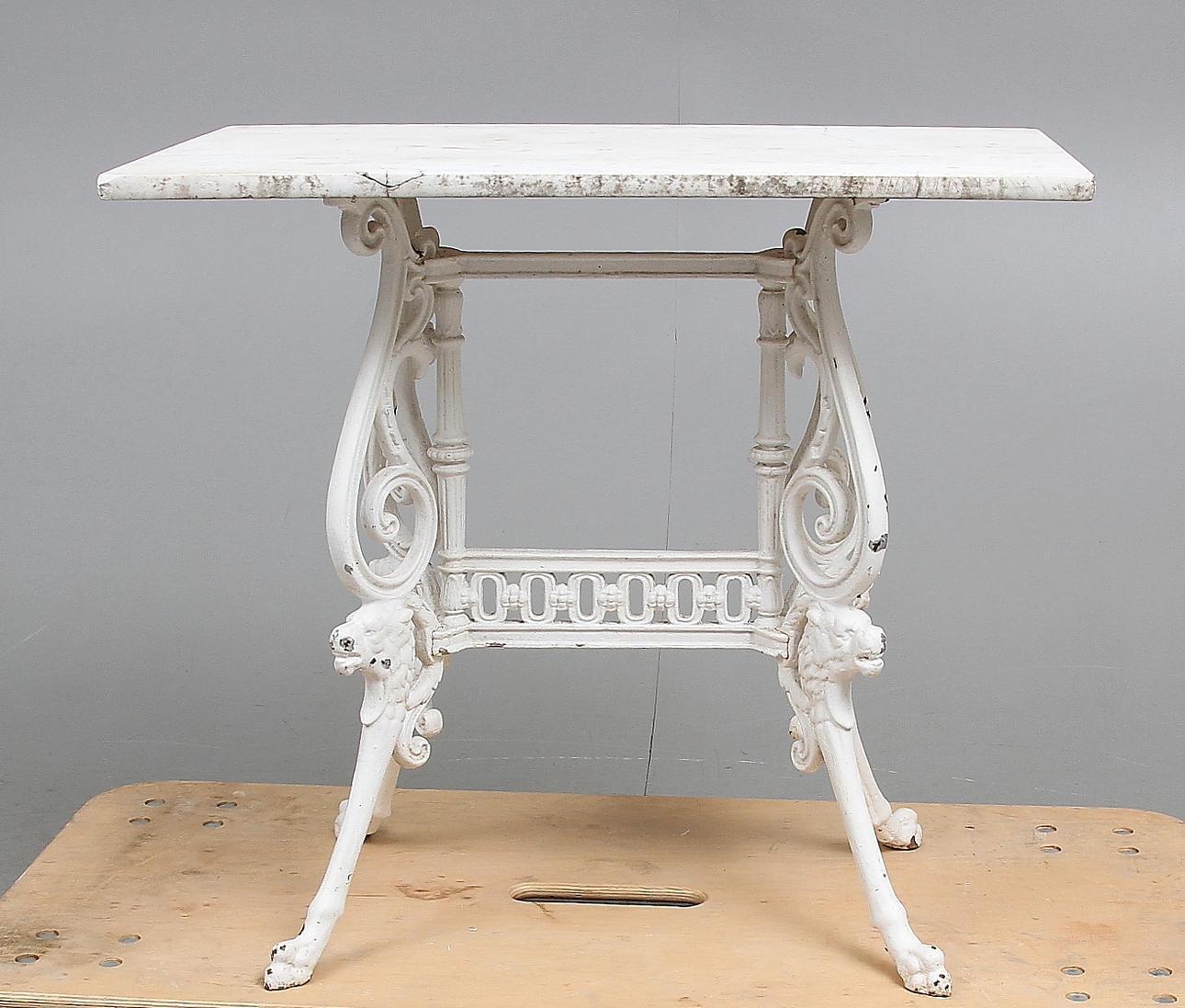 TRÄDGÅRDSBORD, gjutjärn och sten, omkring 1900.