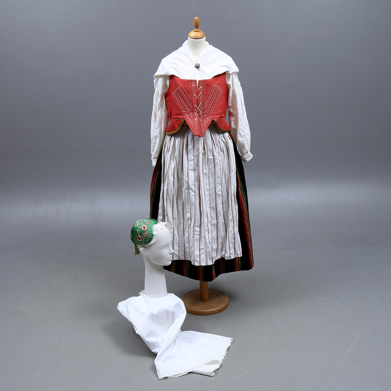 FOLKDRÄKT, Valle, Västergötland.