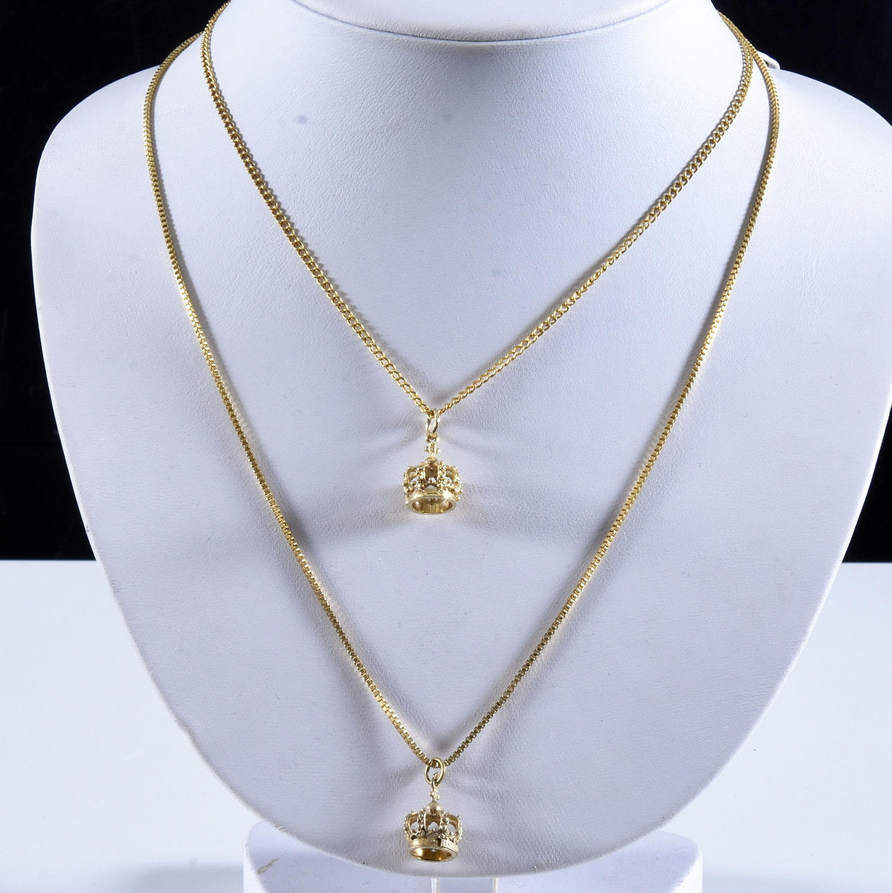 HALSCOLLIER, 2 st, Krona, Skultuna.