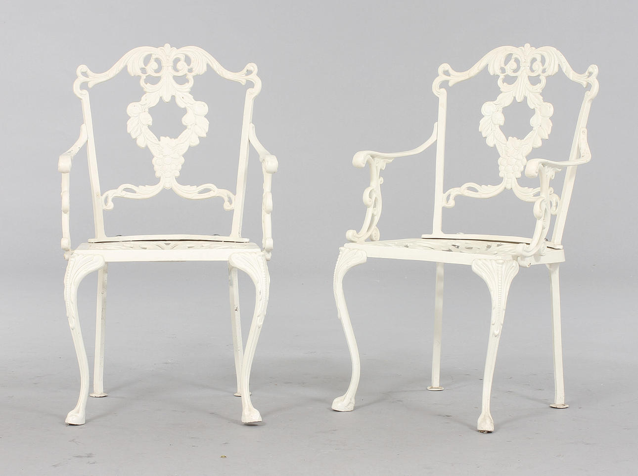 TRÄDGÅRDSSTOLAR, ett par, gjutjärn, 1900-tal.