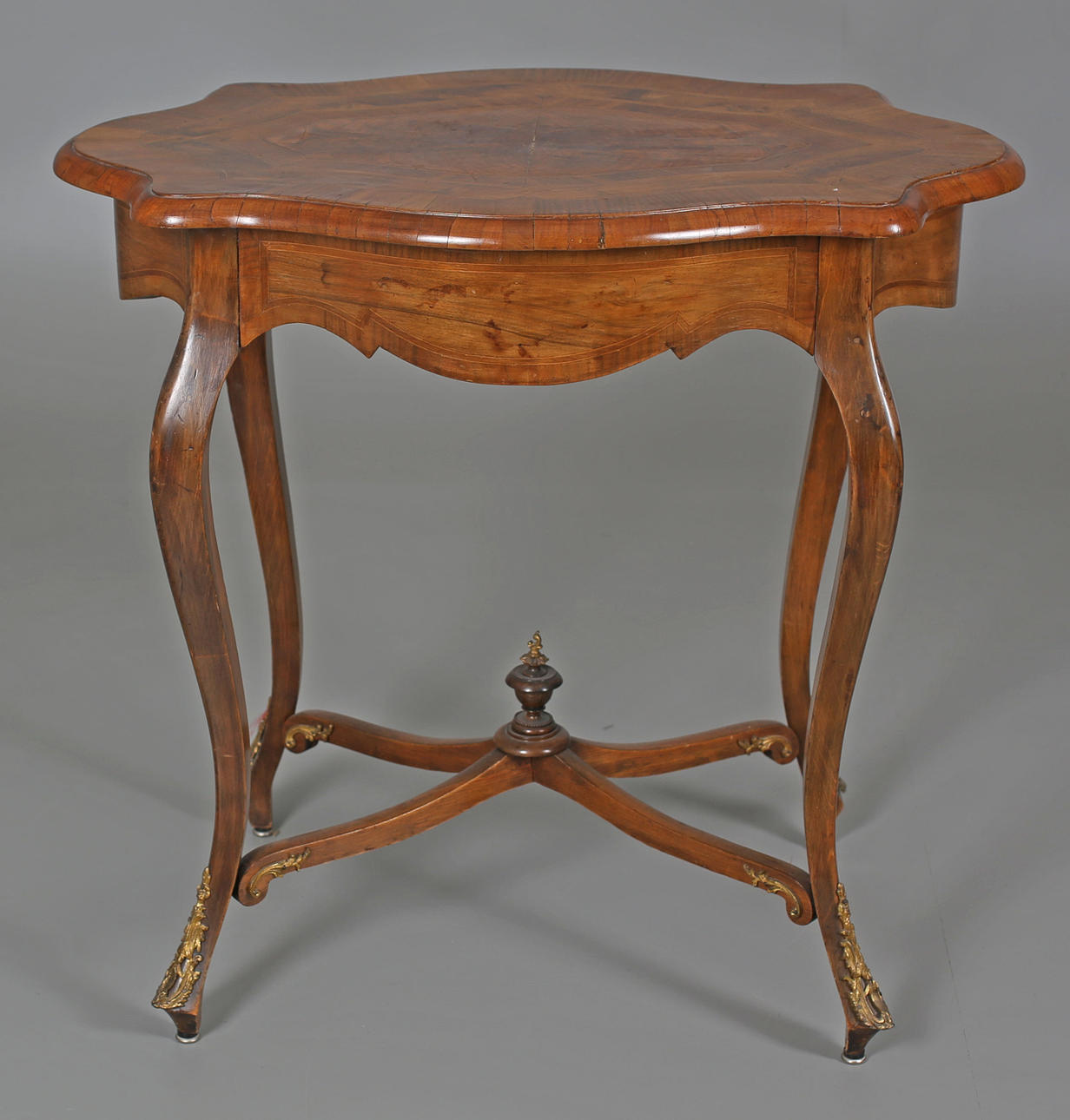 SALONGSBORD, nyrokoko, 1900-talets första hälft.