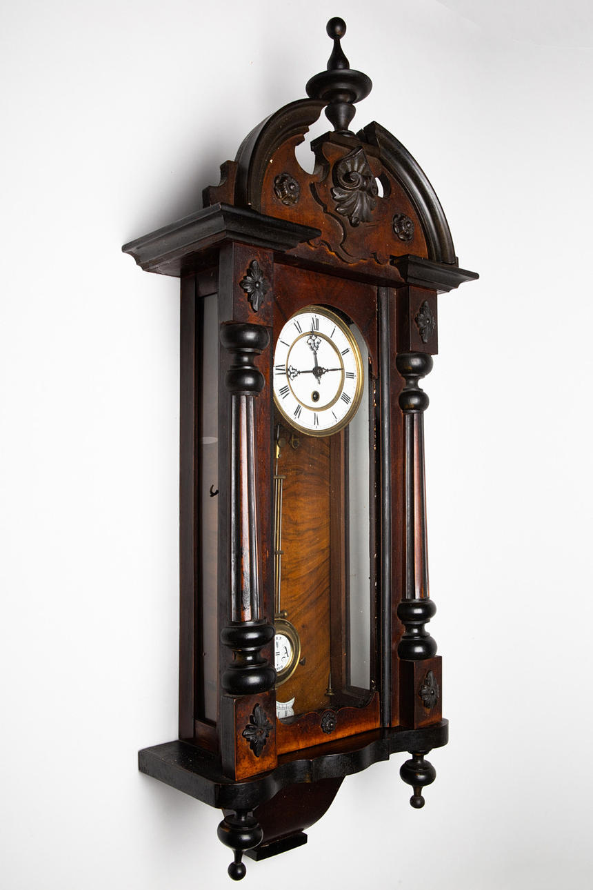 Regulator / Wanduhr, Holz, Metall.