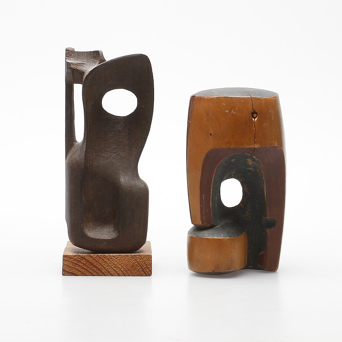 SKULPTURER, 2 st, trä, en signerad Elis Nordh nr 5.