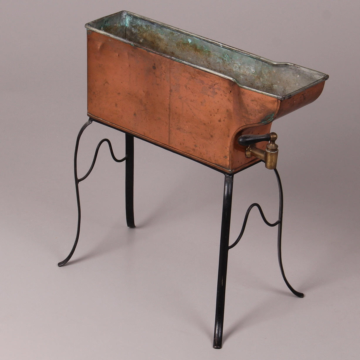 KOPPARRESERVOAR, på smidesställ, 1900 tal.