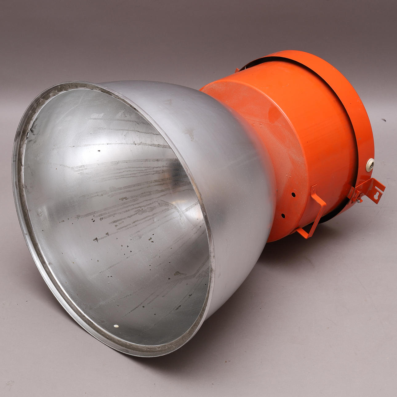 INDUSTRILAMPA, vägghängd.