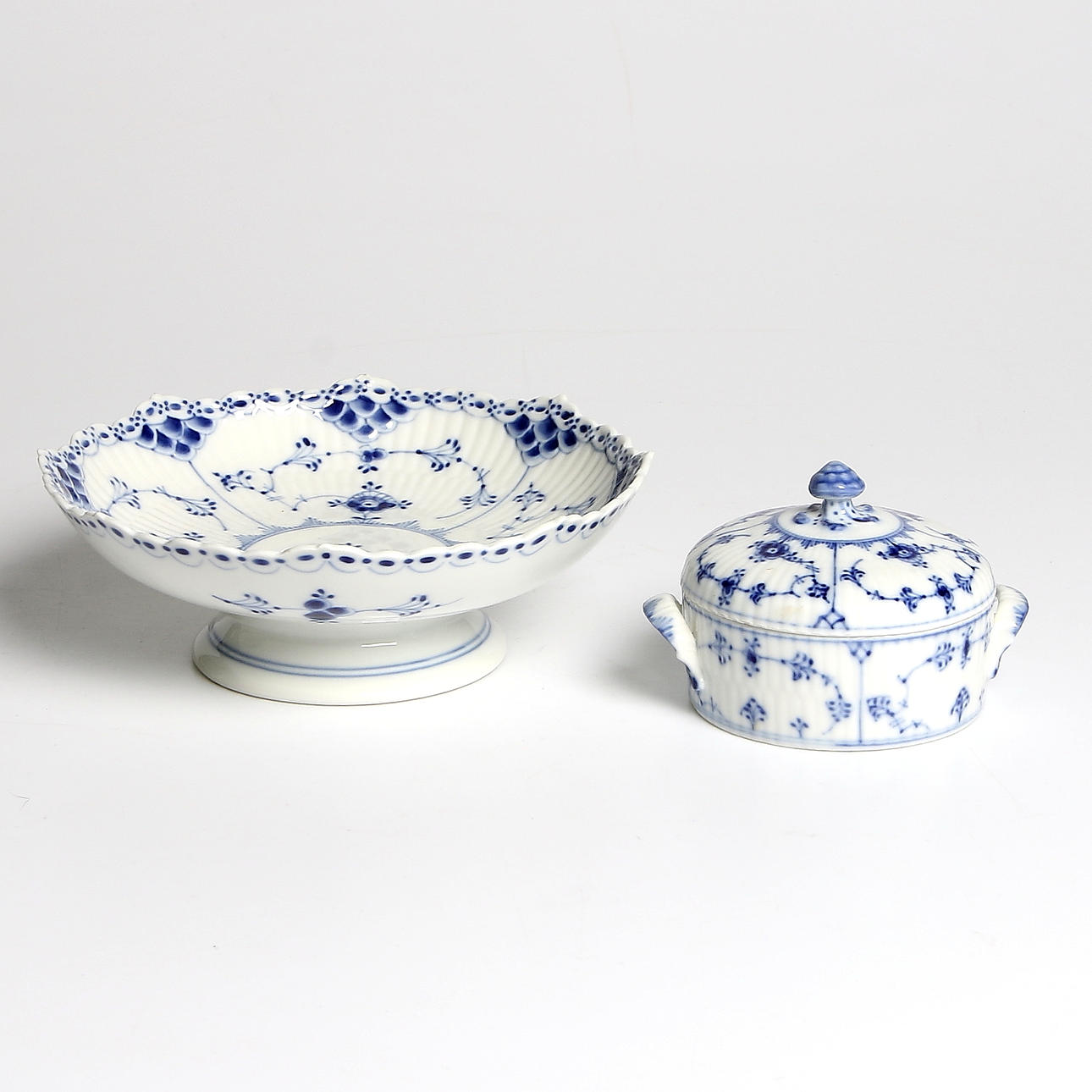 FAT och SOCKERSKÅL, 2 delar, porslin, Musselmalet, "Royal Copenhagen".