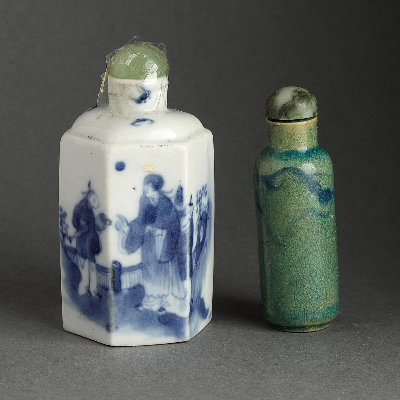 SNUSFLASKOR, 2 st., porslin, Kina, 1900-tal.