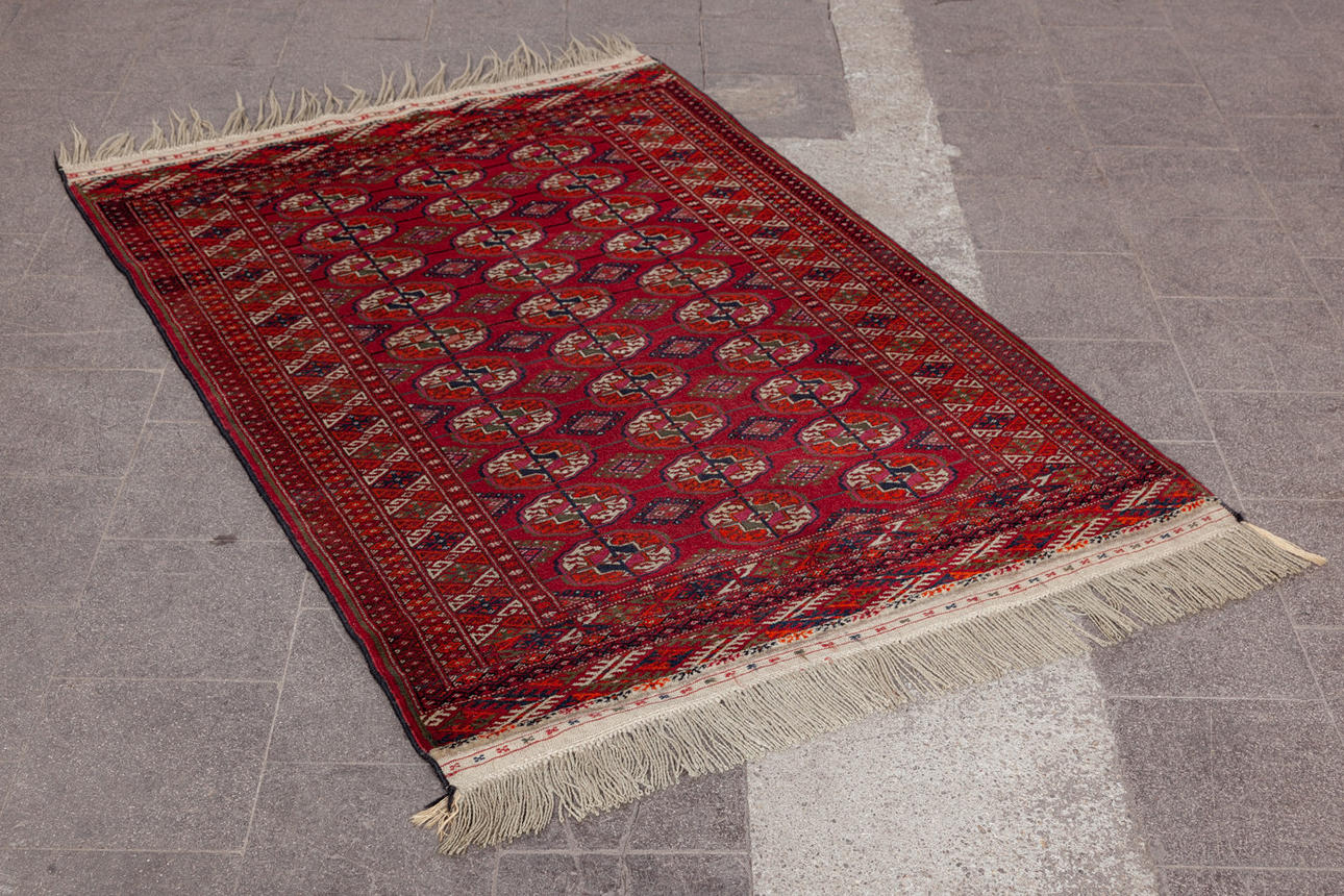 Carpet / floor rug, wool.