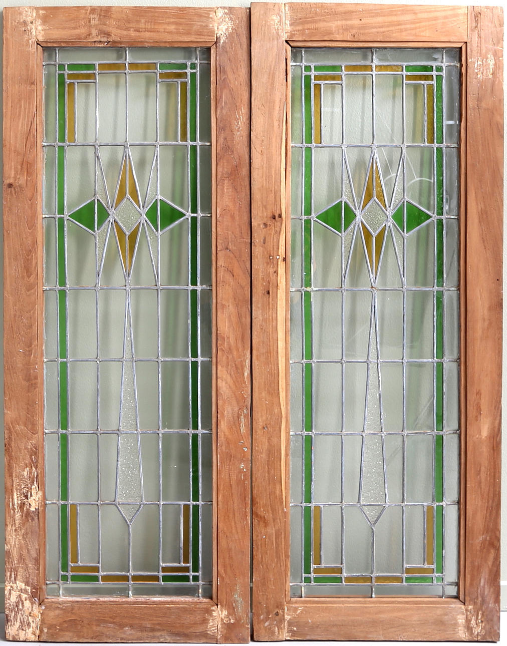 JUGENDFÖNSTER, 2 st, Stjärnor och droppmotiv, 1900-talets början.