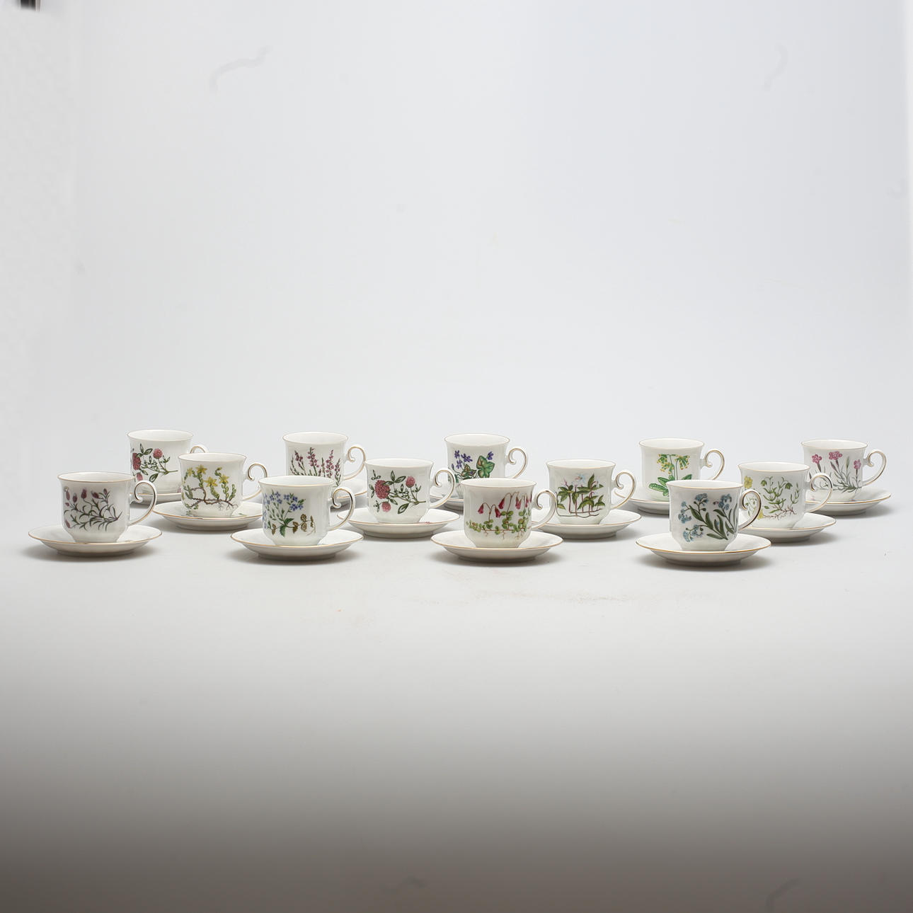 KAFFEKOPPAR MED FAT, 13 st. Linnea Borealis, CArl von Linné 1975.