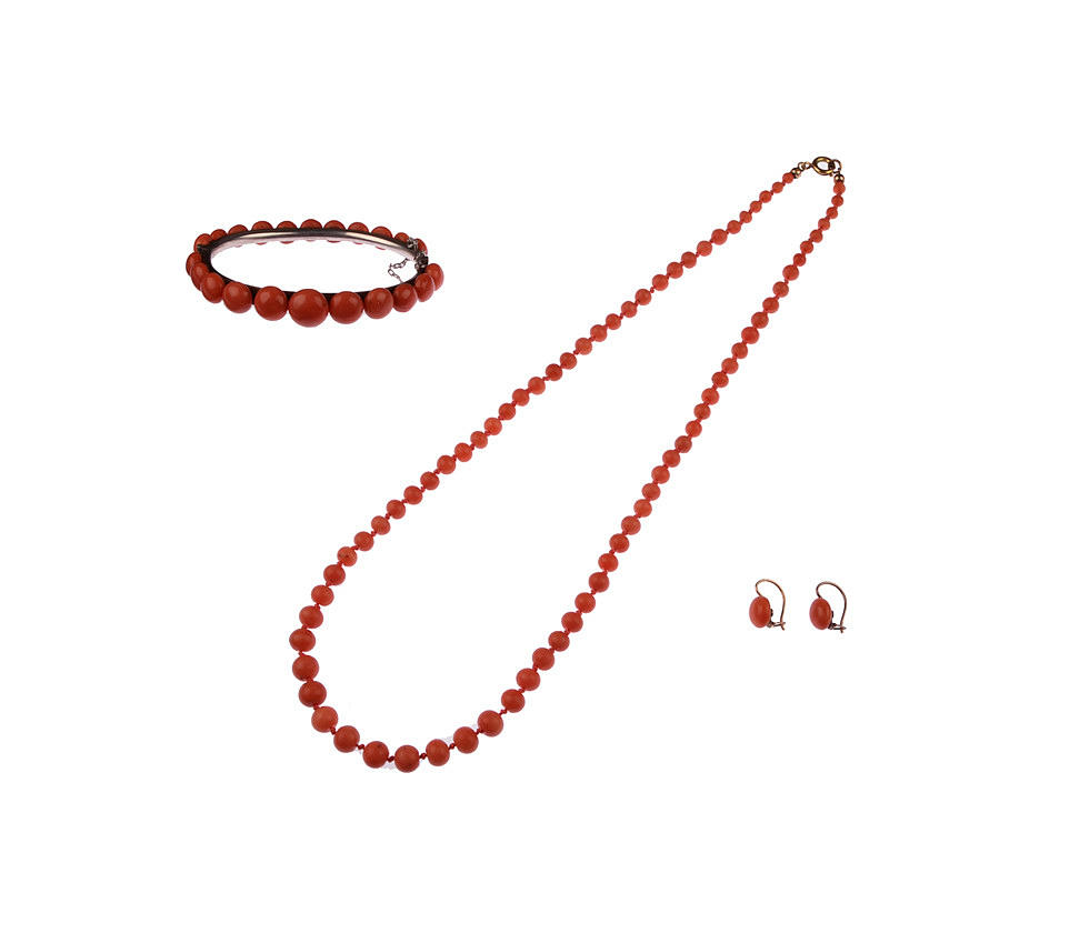 KONVOLUT BIEDERMEIERSCHMUCK mit Koralle.