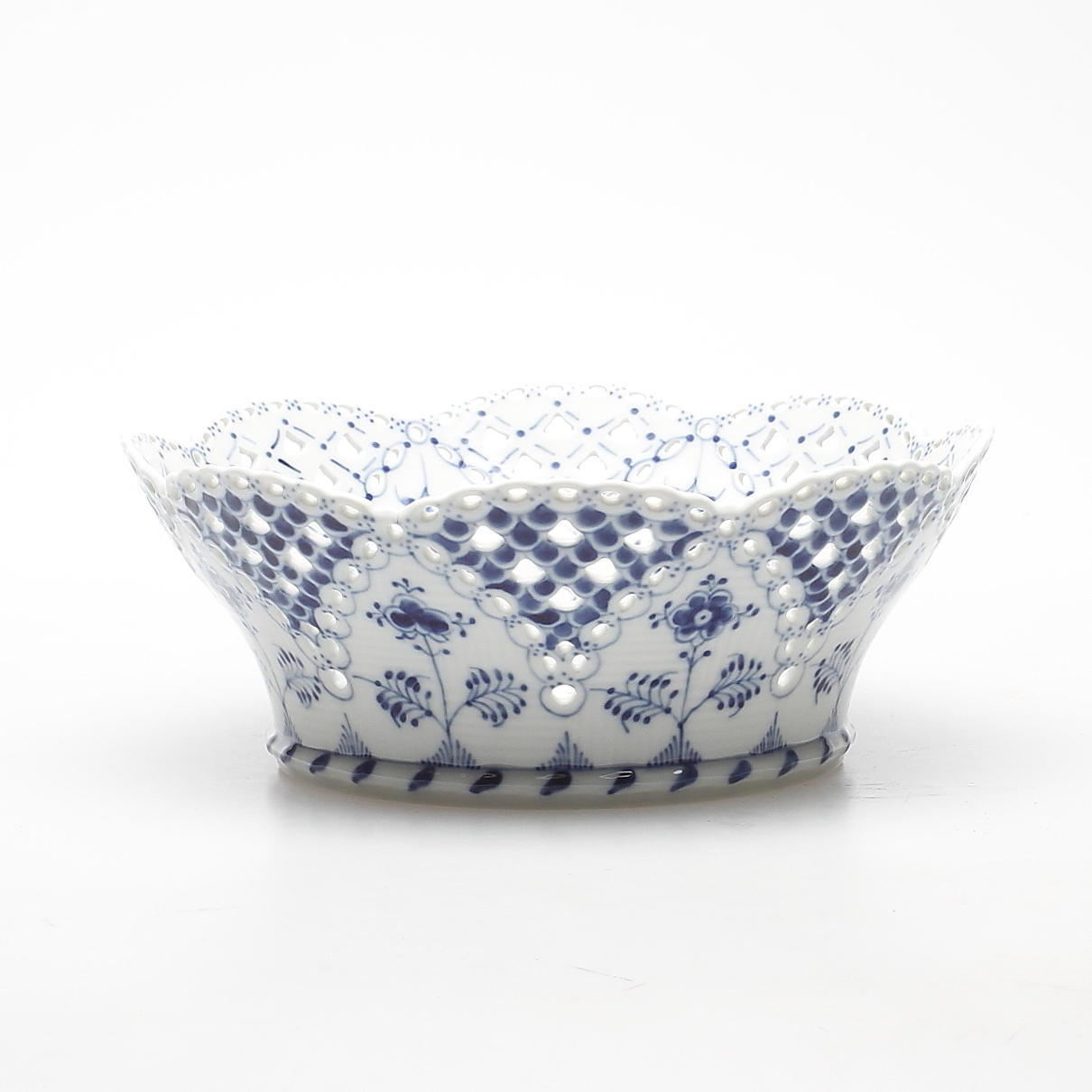 SKÅL, porslin, "Musselmalet", helblond, Royal Copenhagen.