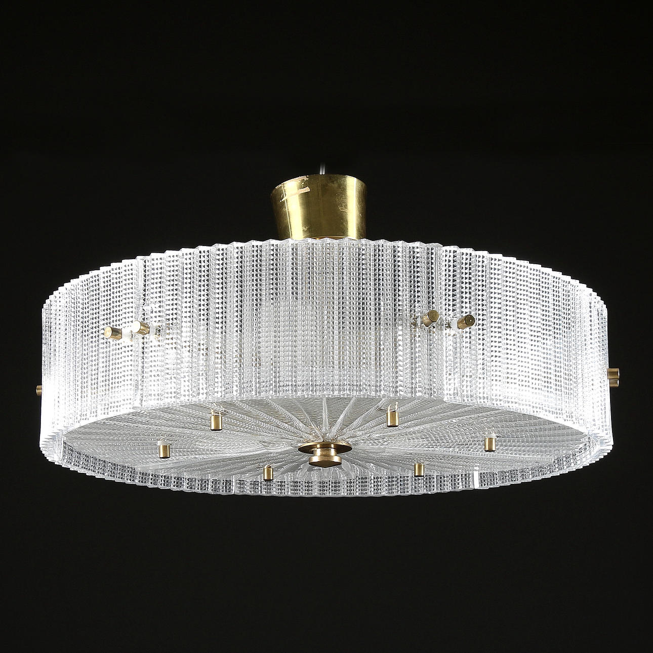 TAKPLAFOND, glas och mässing, Carl Fagerlund, Orrefors, 1900-talets andra hälft.