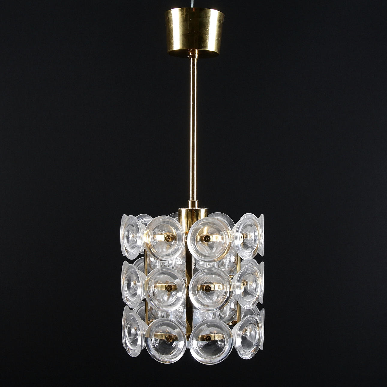 TAKLAMPA, glas och mässing, Carl Fagerlund, Orrefors, 1900-talets andra hälft.