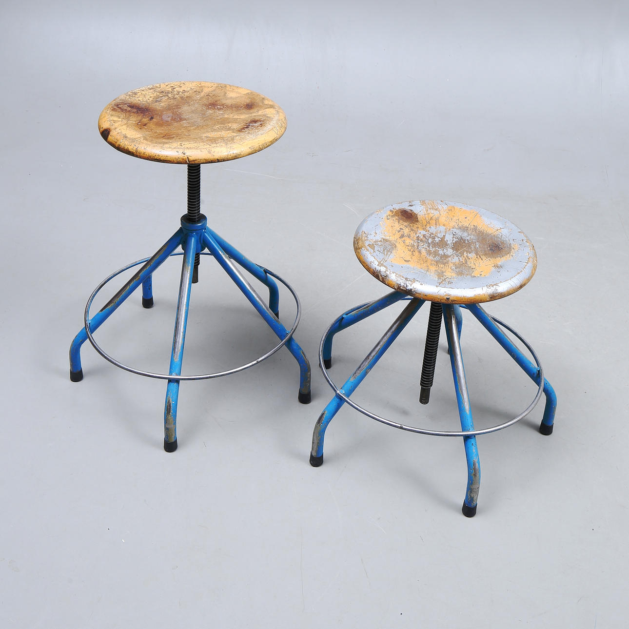 SVETSPALLAR, 2 st, 1900-tal.