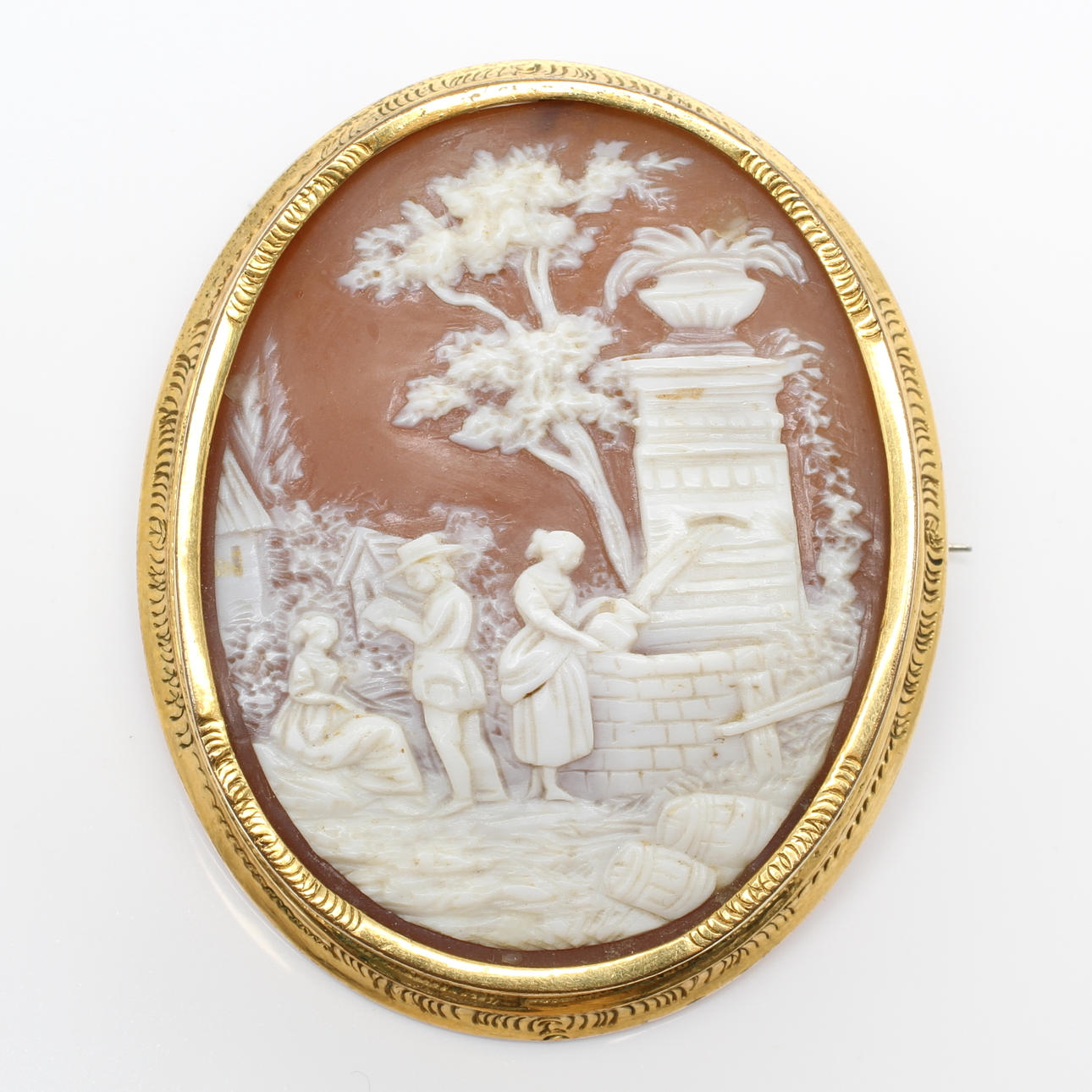 BROCHE, metal base con camafeo, 1800 / 1900.