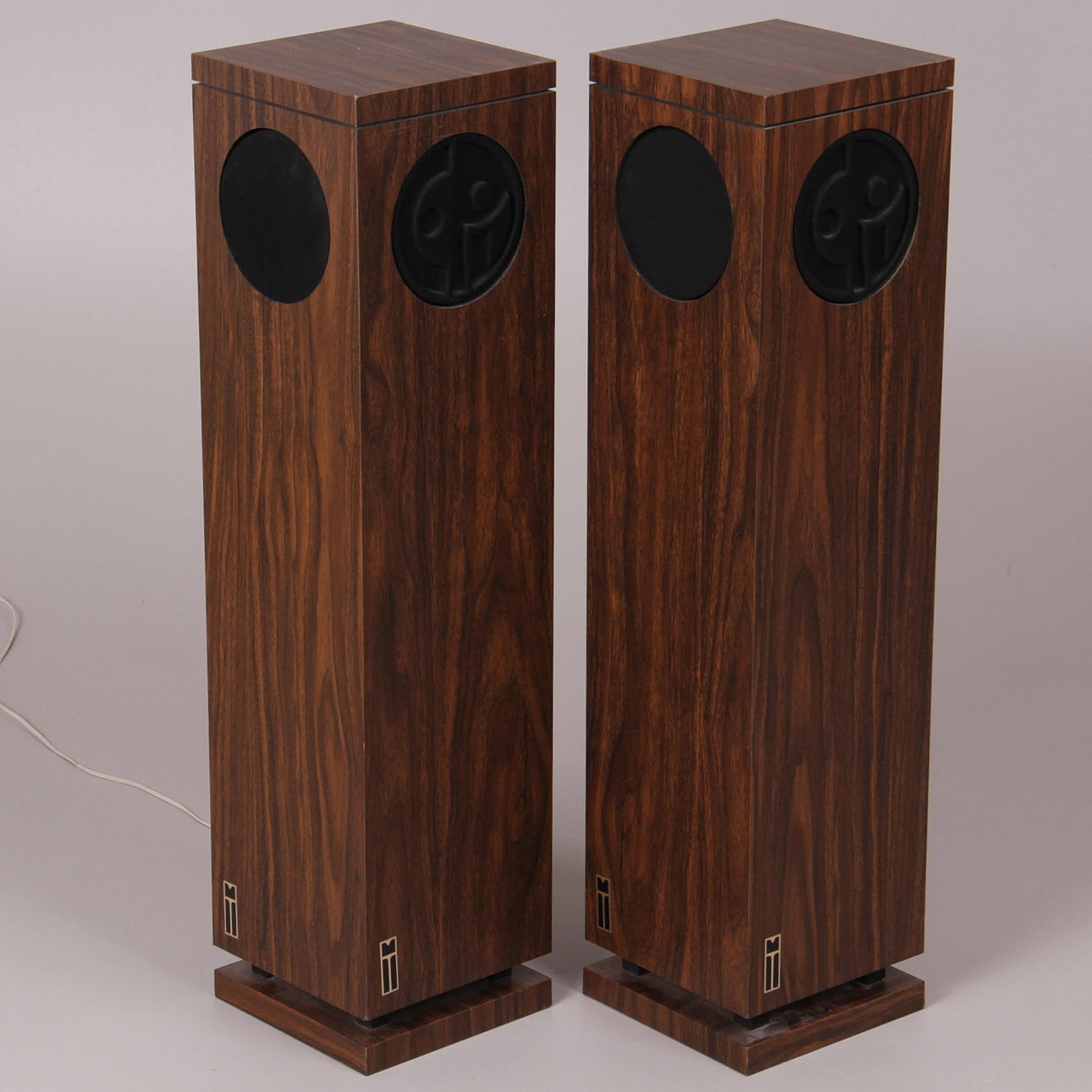 HÖGTALARE, 2 st. 1900-talets andra hälft.