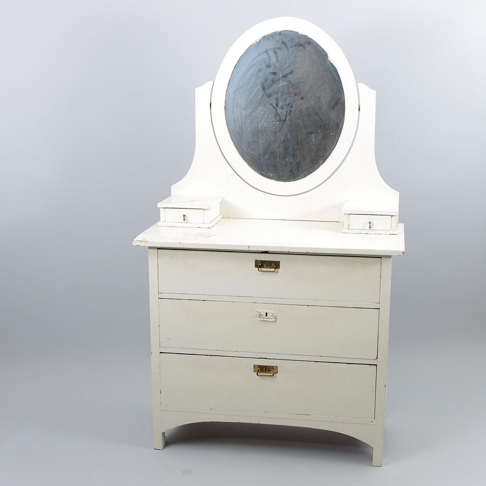 SPEGELBYRÅ, vitmålad, tidigt 1900-tal.