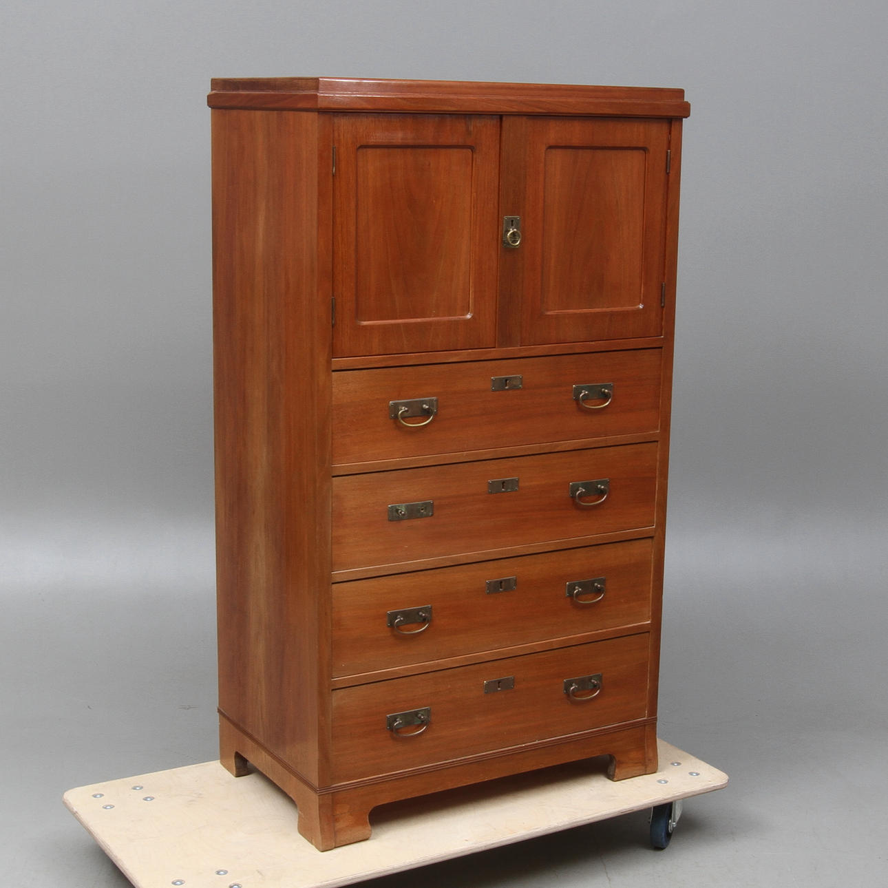 SKÅP med lådor, 1900-talets första hälft.