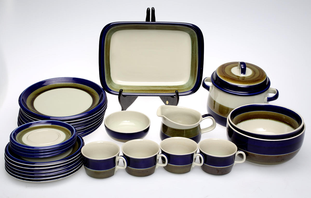 MATSERVIS samt tekoppar Rörstrand, Elisabeth, 28 delar.