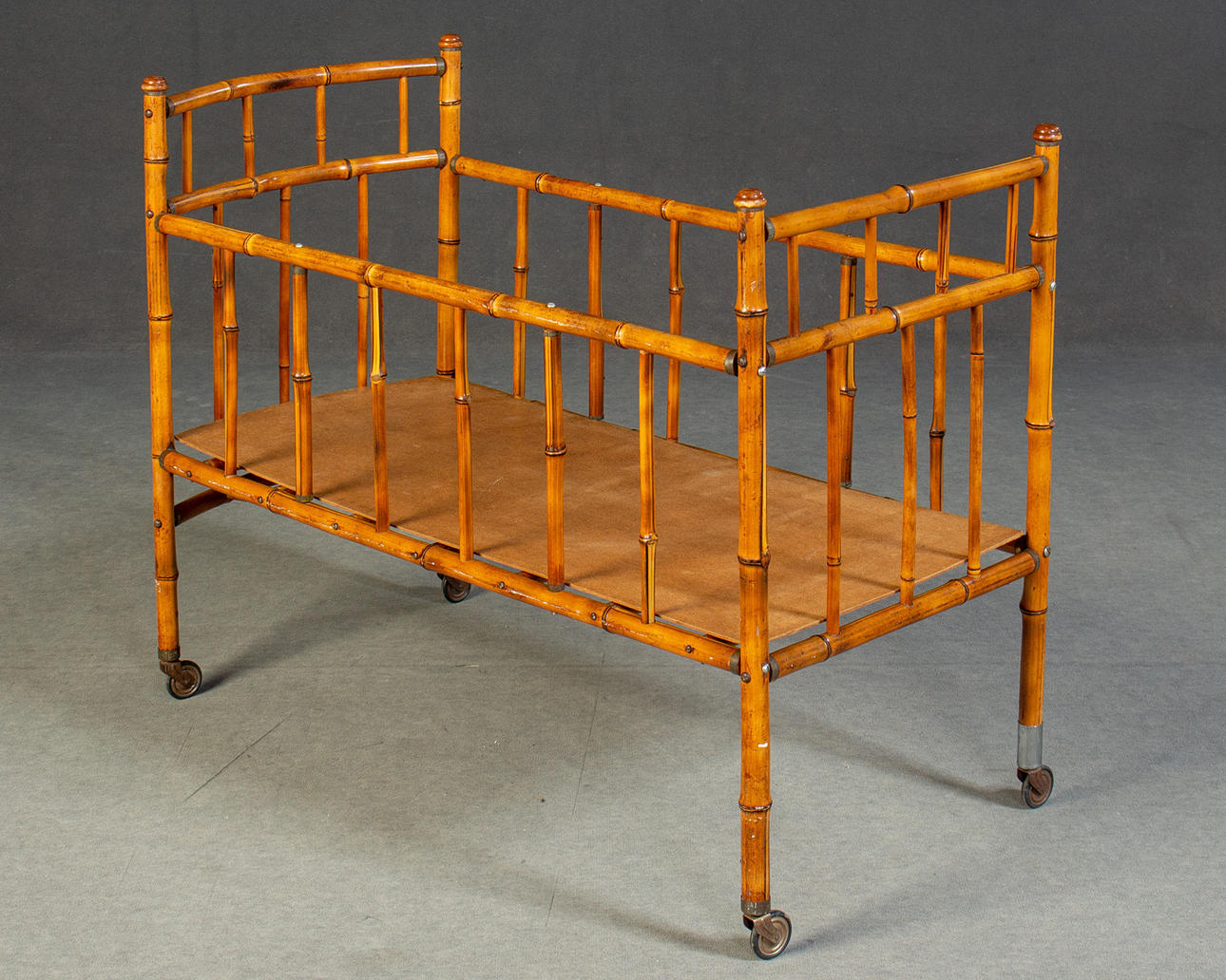 Kinderbett, 1950er Jahre, Rattan.