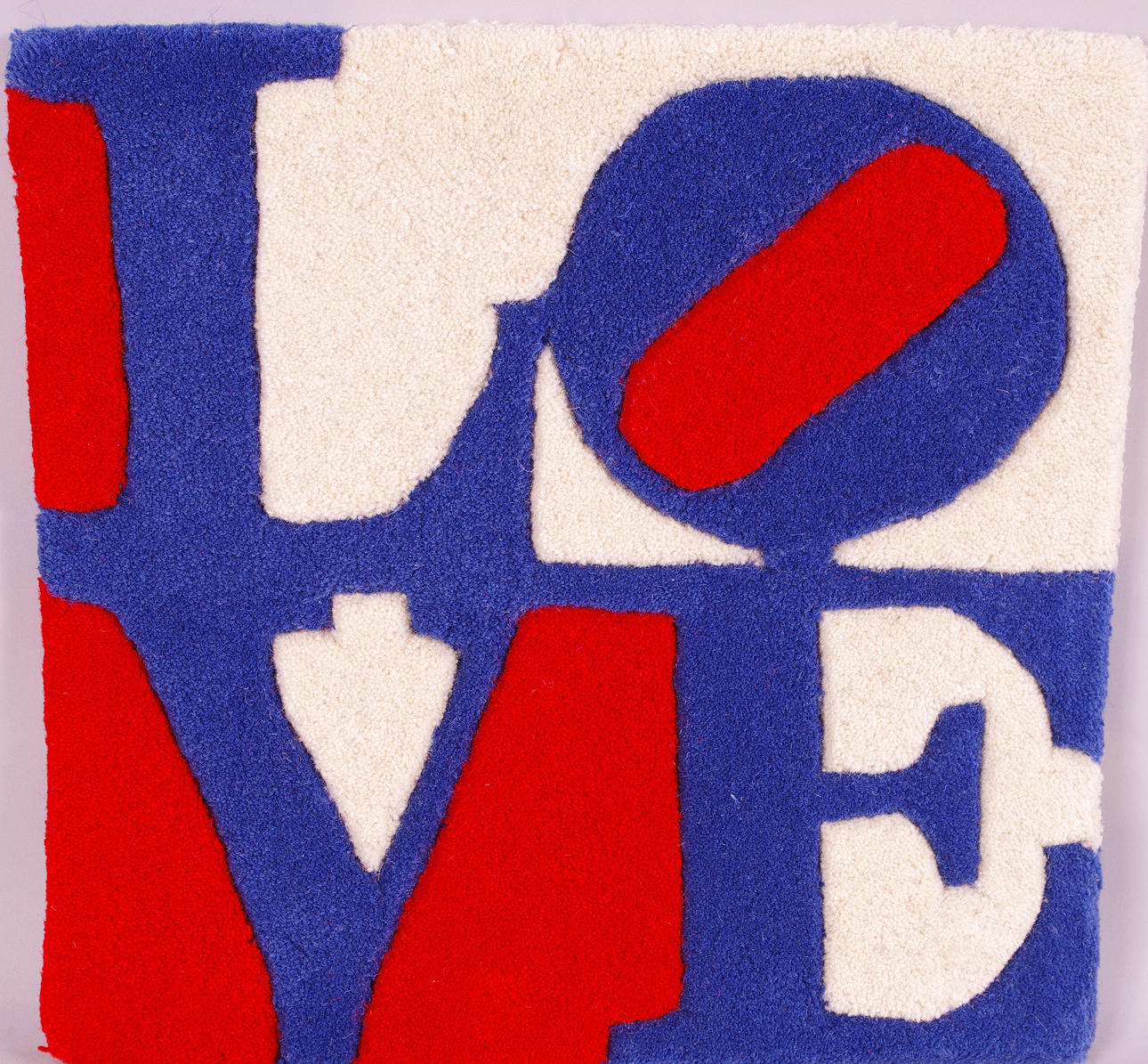 ROBERT INDIANA. textilmatta, handtuftad, "Czech Love", nyskick.